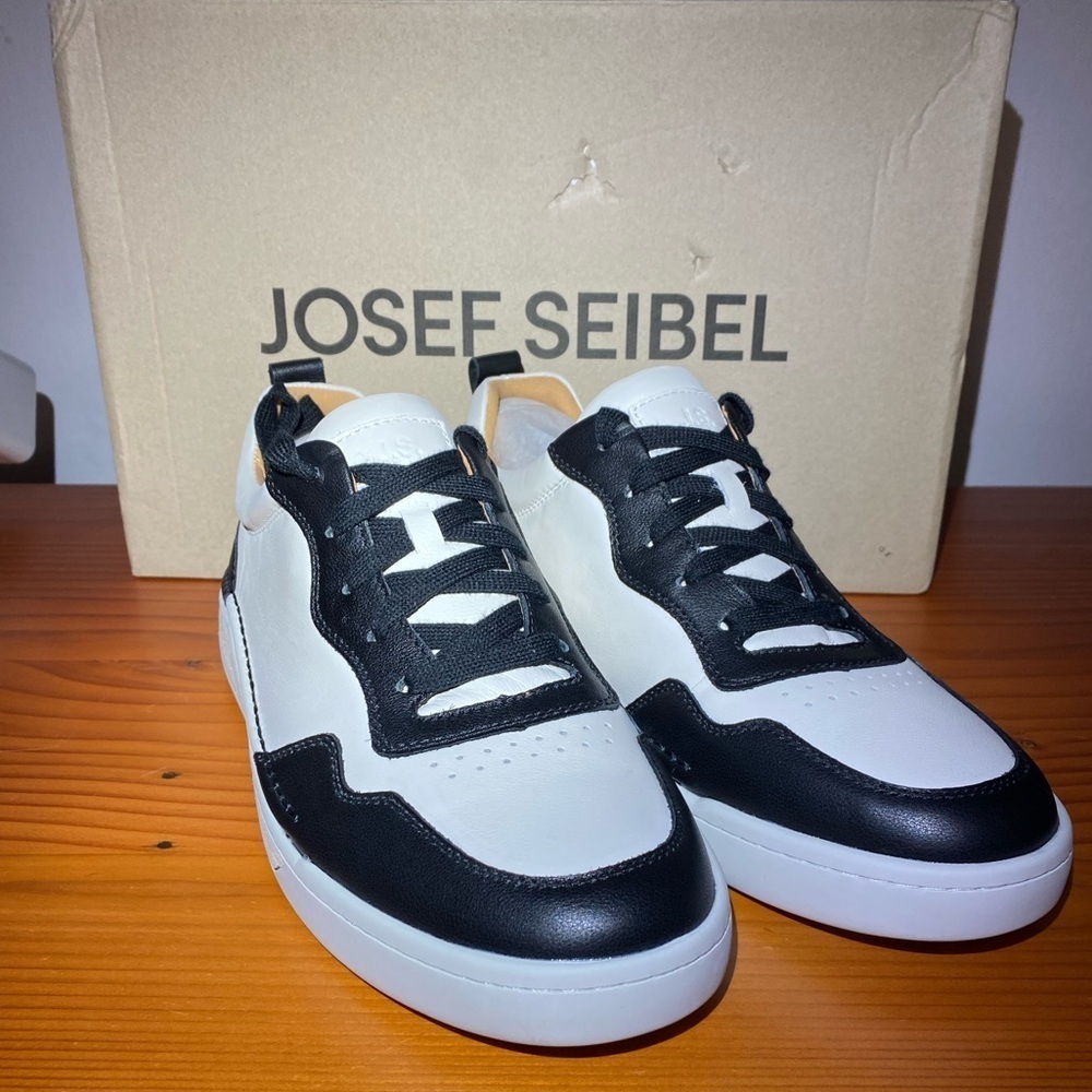Josef Seibel Cleve 01 full grain leather sneaker in black and white size 42